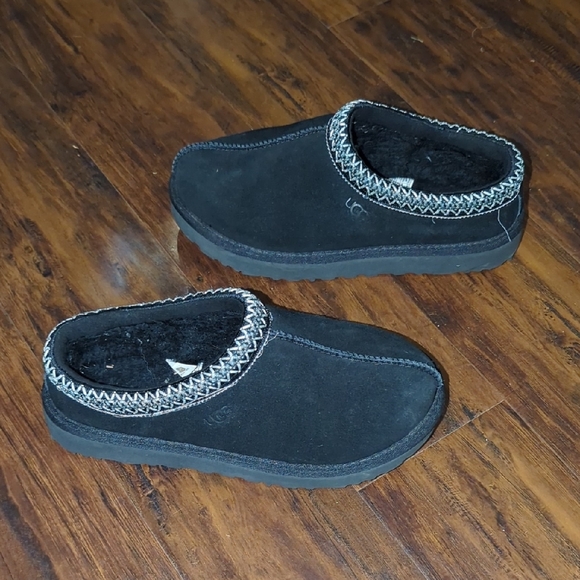 UGG Tasman Black Slippers - Picture 2 of 7